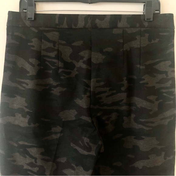 Soft Surroundings Willow Camo Pants Size 8 - Picture 5 of 9